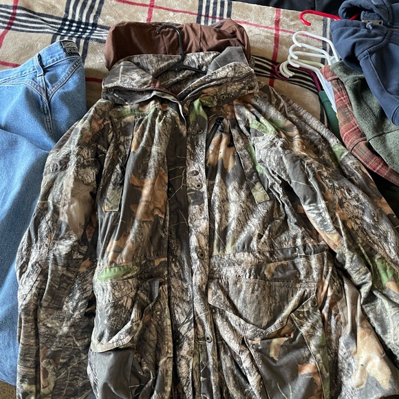 Cabelas camo outfit - Picture 3 of 3